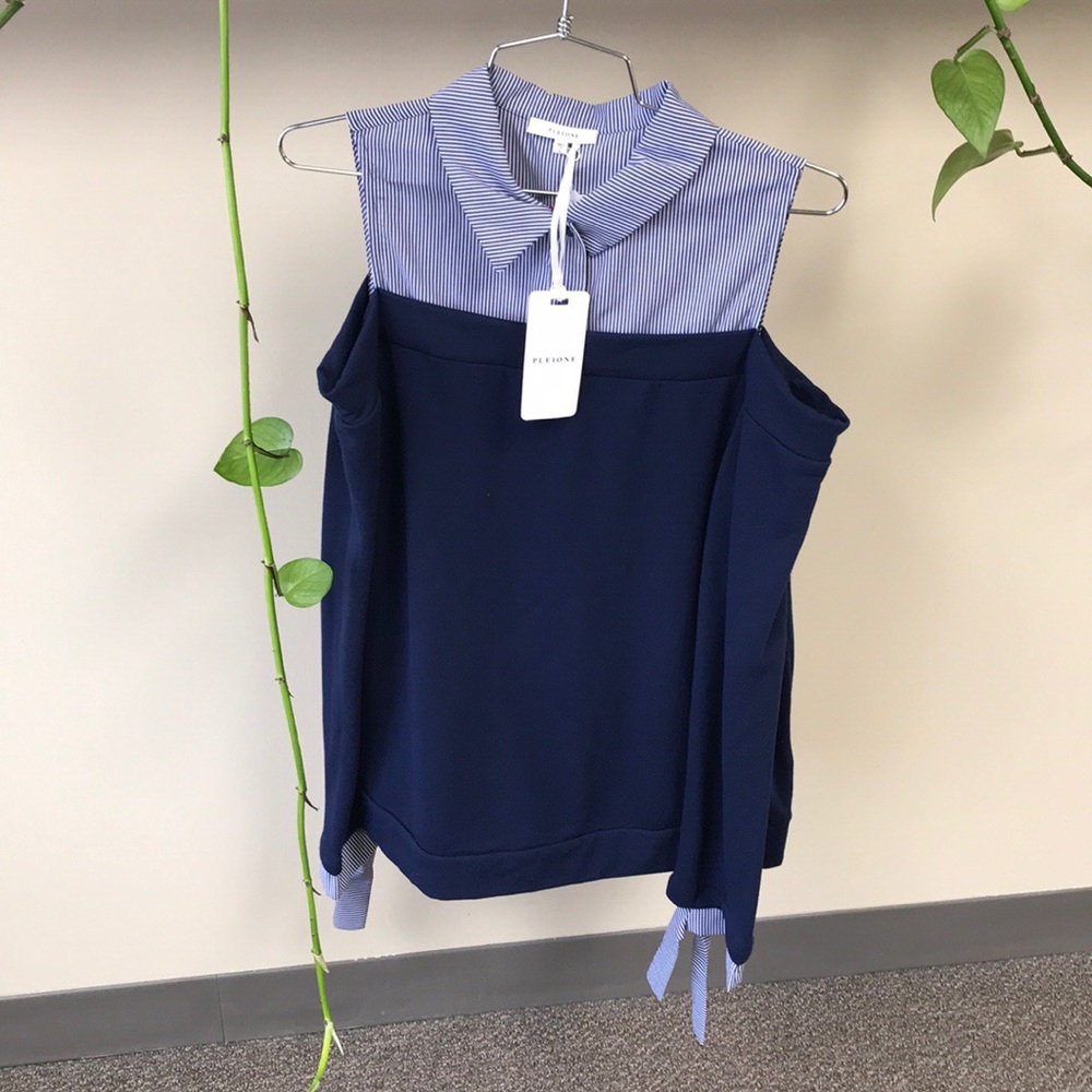 Pleione Mixed Media Cold Shoulder Top Size Large
